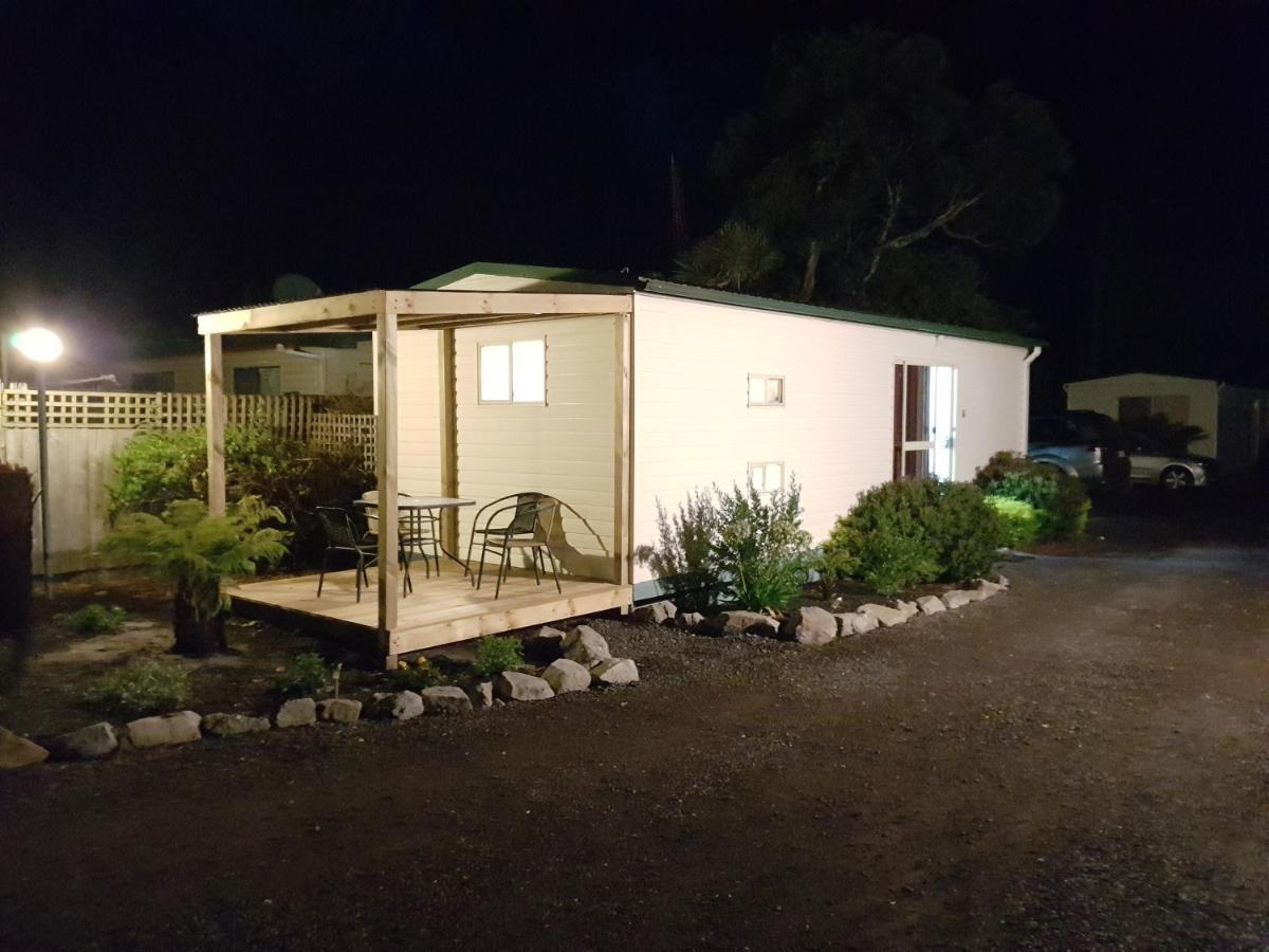 Strahan Retreat Holiday Park Екстер'єр фото