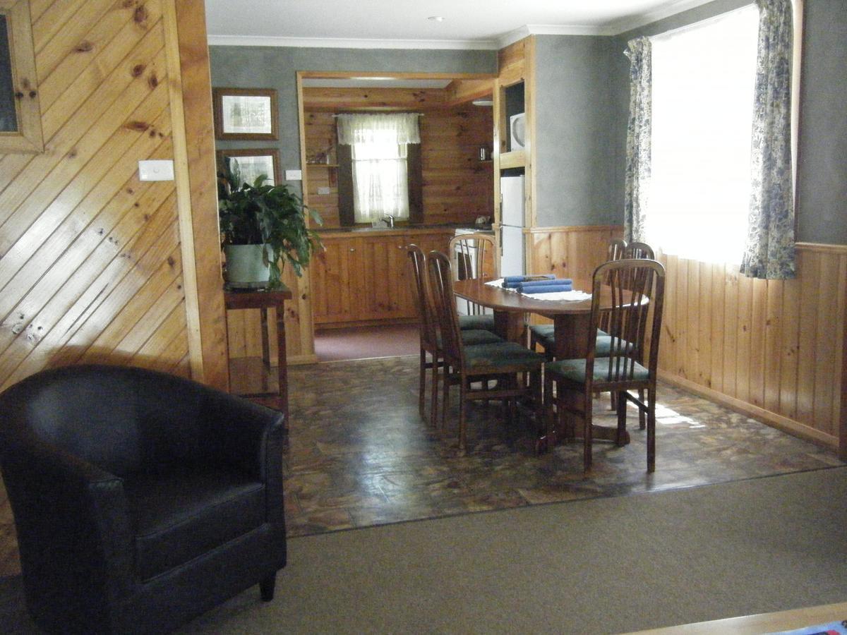 Strahan Retreat Holiday Park Екстер'єр фото
