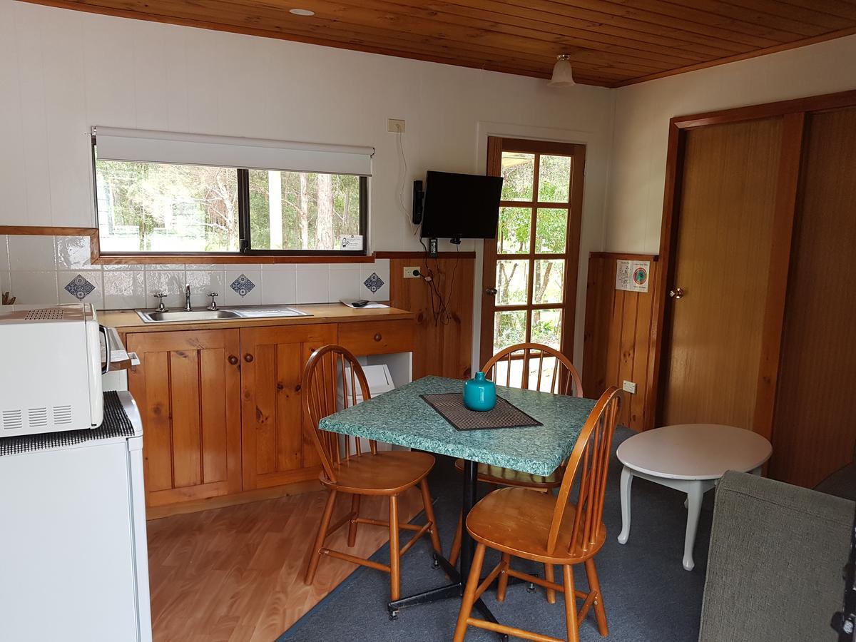 Strahan Retreat Holiday Park Екстер'єр фото